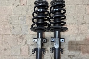 Амортизатор передній VW T5 в зборі 7E5413031C Стойка Т5
