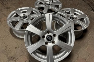 Диски R17 5x114.3 Toyota Camry Corolla Avensis Auris Rav4
